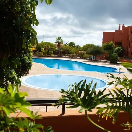 2-bedroom With Patio Next To Pool - شقة *