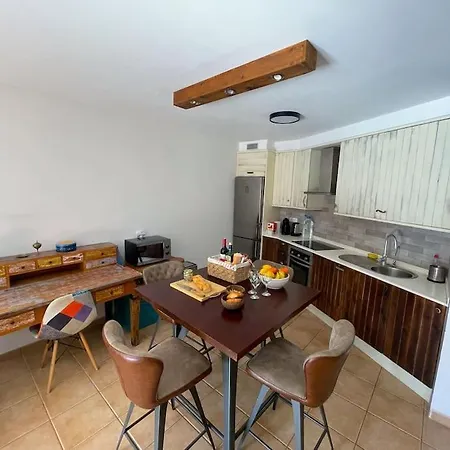 2-bedroom With Patio Next To Pool - شقة La Tejita